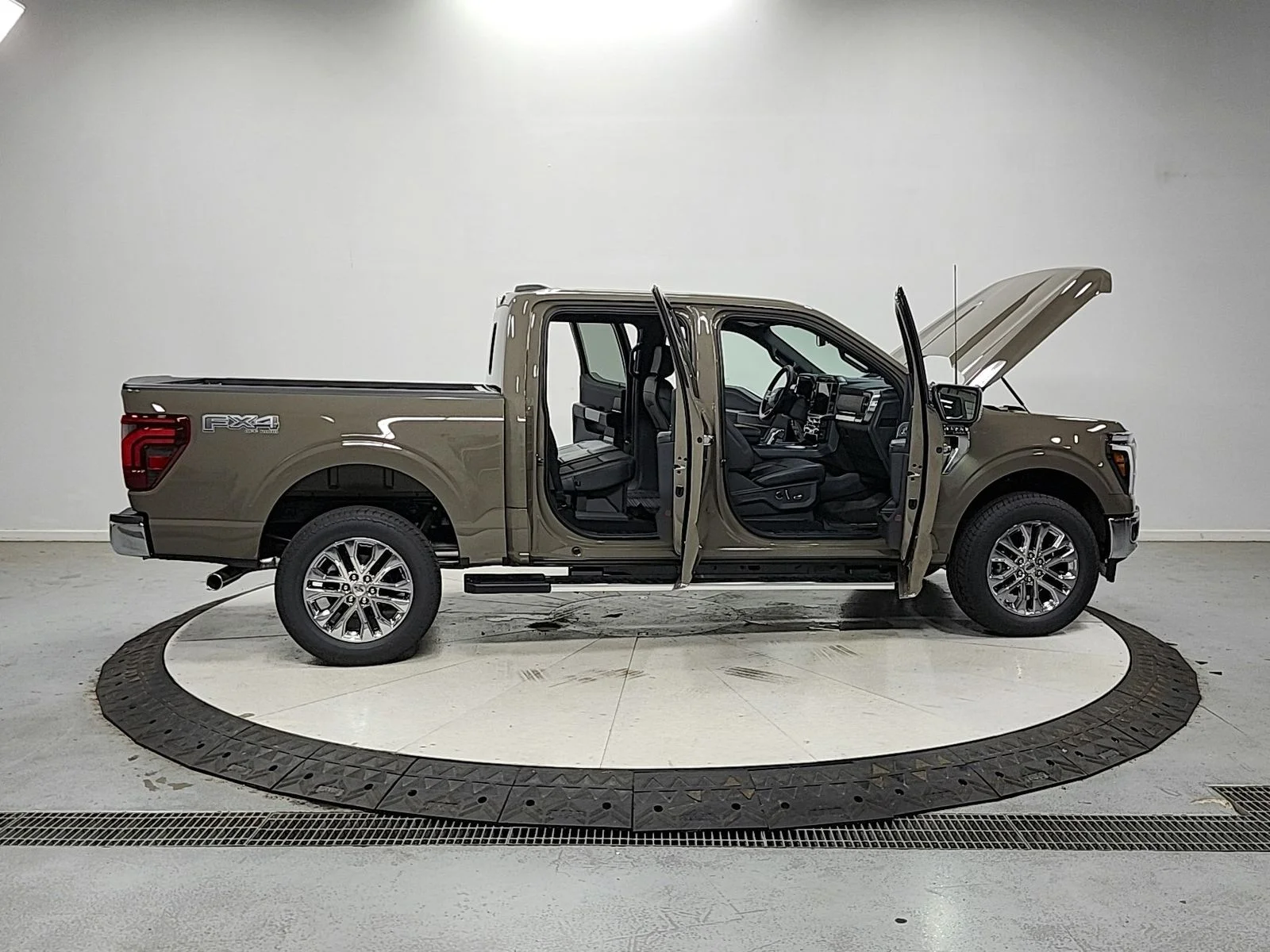 New 2026 Gray Ford Lariat image 16