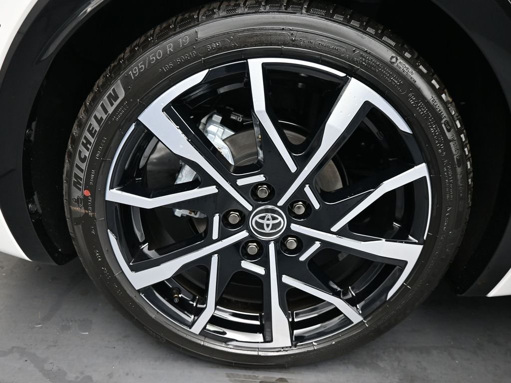 New 2026 Wind Chill Pearl <sup>1</sup> Toyota  XSE image 13