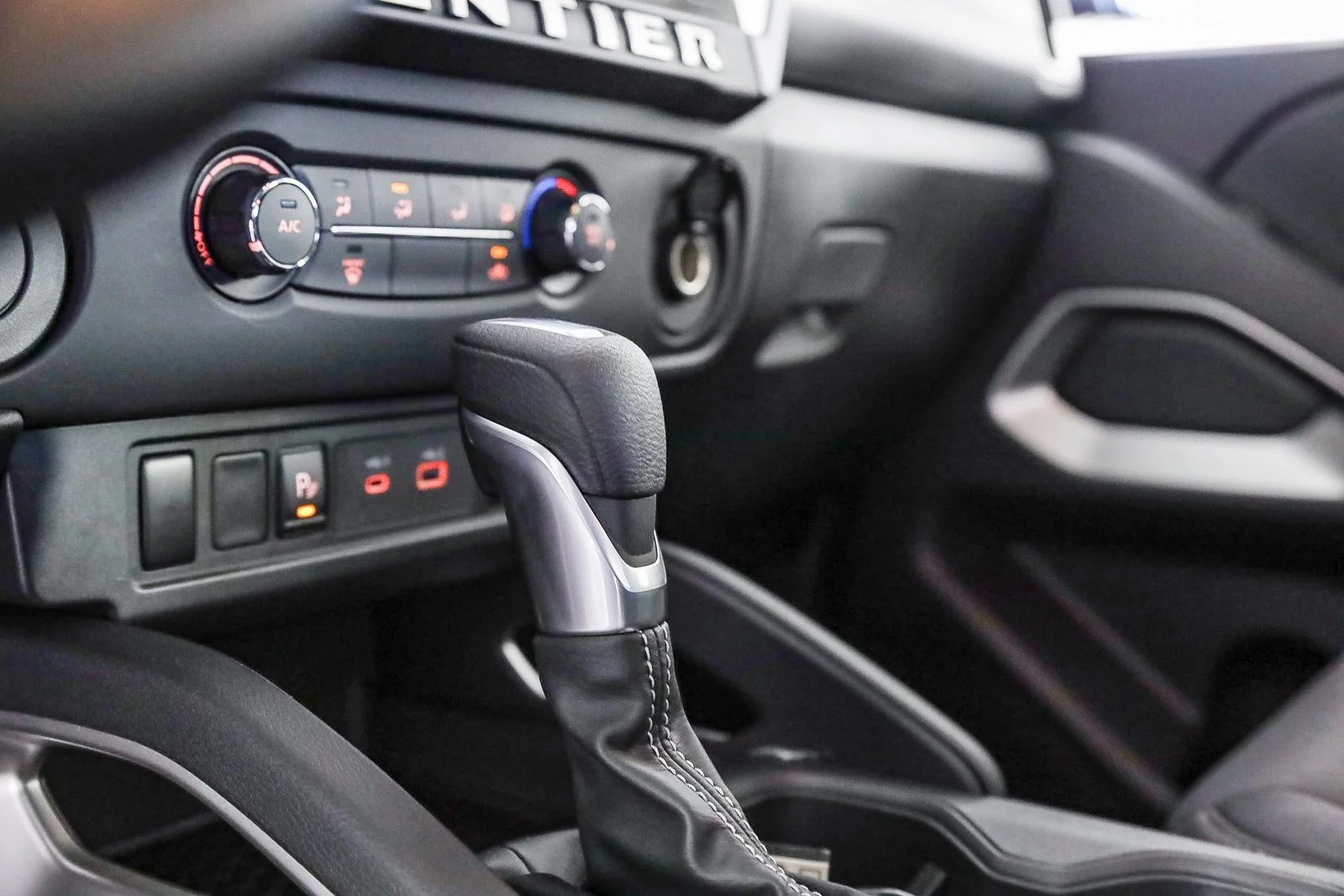 2025 Nissan Frontier SV - Photo 23
