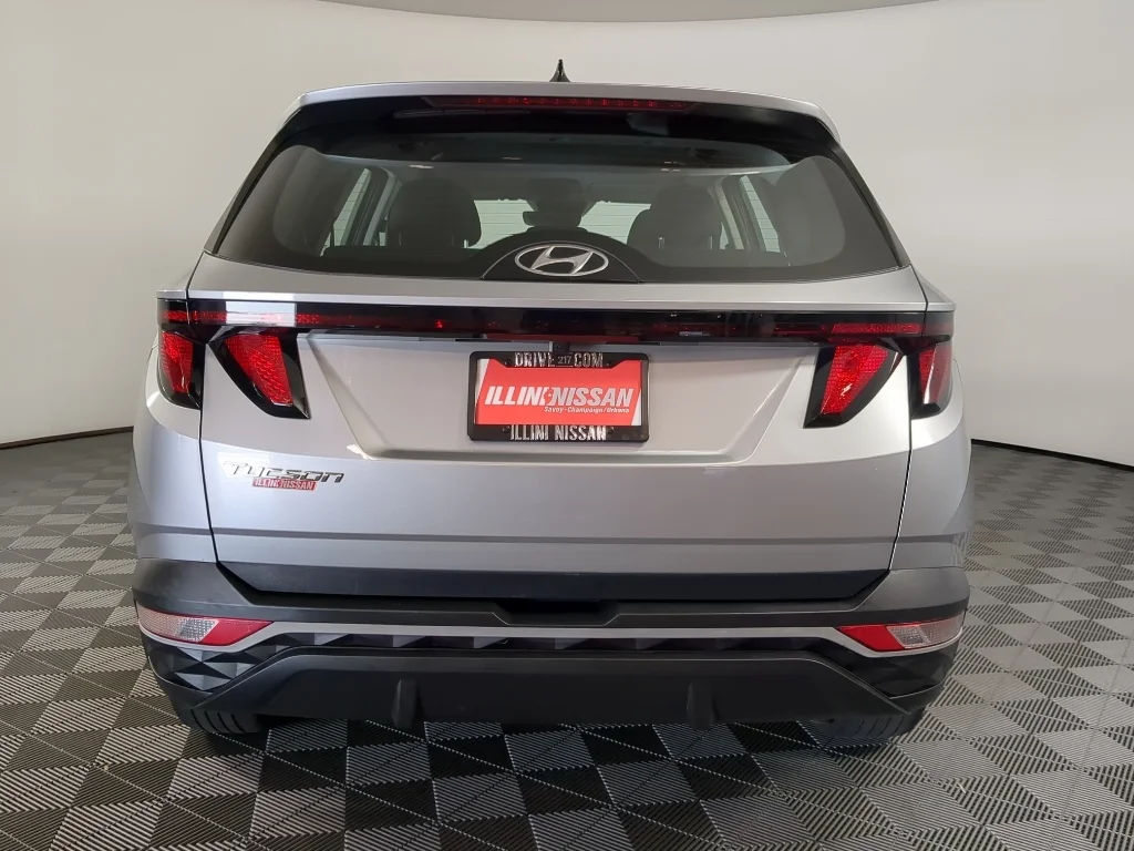 Used 2023 Silver Hyundai SE image 8
