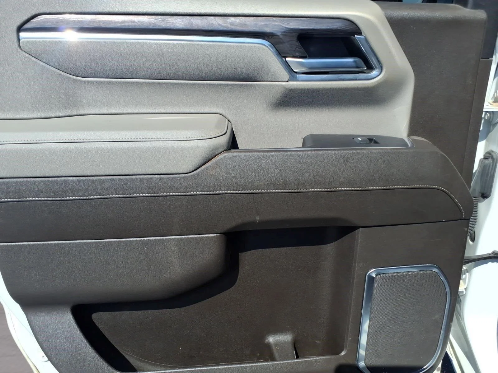 Used 2023 SUMMIT WHITE Chevrolet LTZ image 11