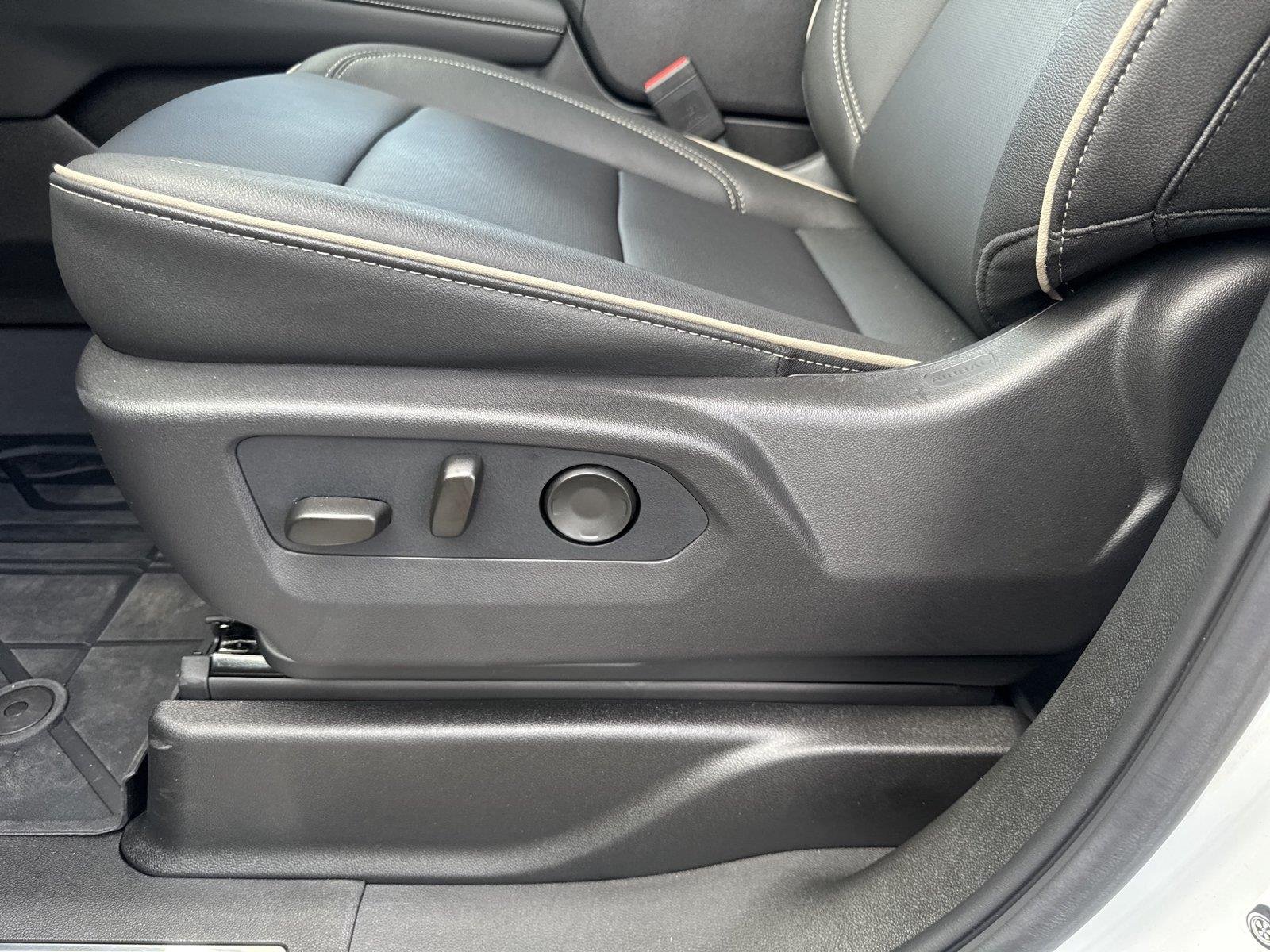 Used 2026 Polar White Tricoat Chevrolet Premier image 12