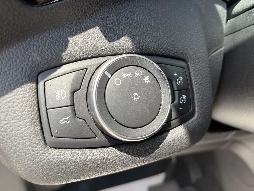 Used 2017 White Ford Titanium image 24