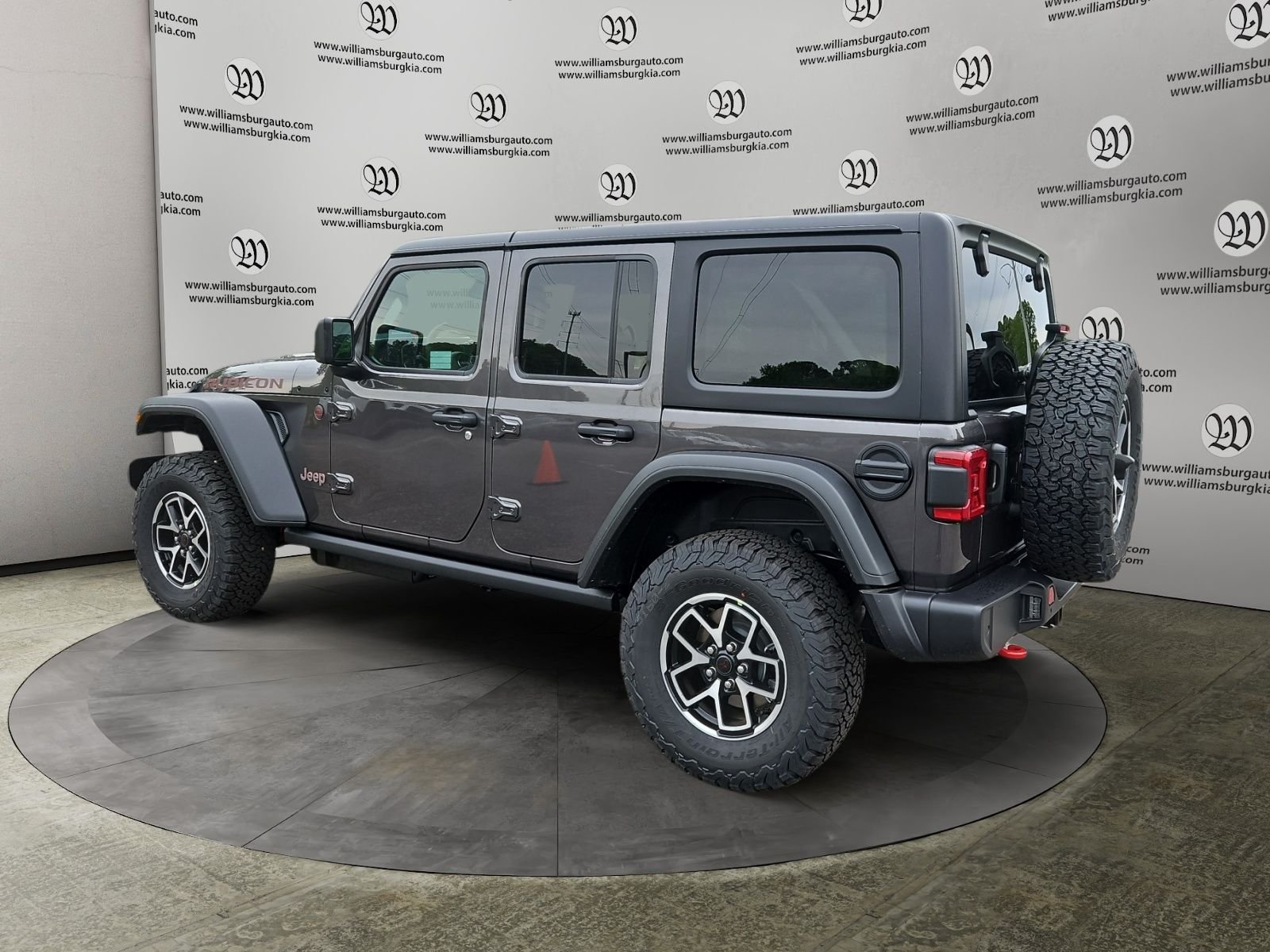 New 2026 Granite Crystal Metallic Clear-Coat Exterior Paint Jeep Rubicon image 3