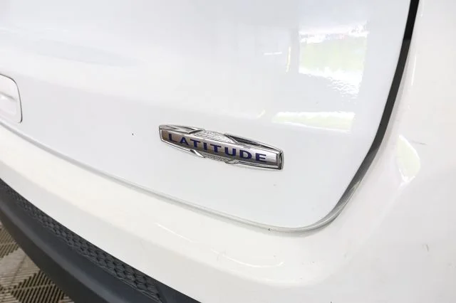 Used 2024 White Jeep Latitude image 10