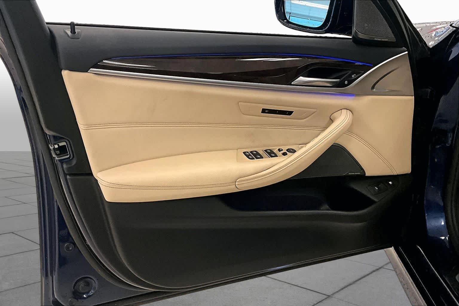 Used 2019 Mediterranean Blue Metallic BMW 530e iPerformance image 19