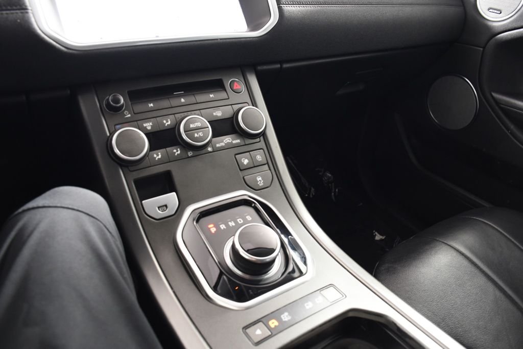 Used 2018 Narvik Black Land Rover SE image 32