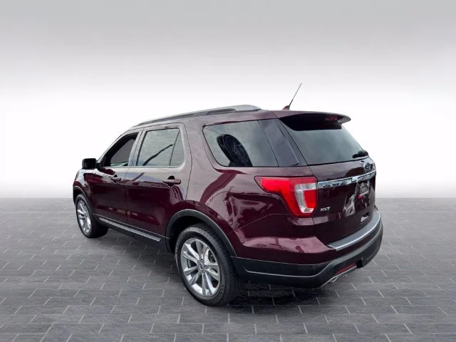 Used 2018 Burgundy Ford XLT image 5