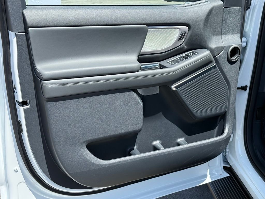 New 2026 Oxford White Ford MAX Active image 14