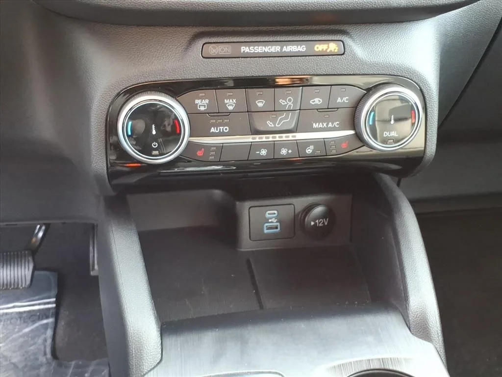 Used 2022 Silver Ford SEL image 19