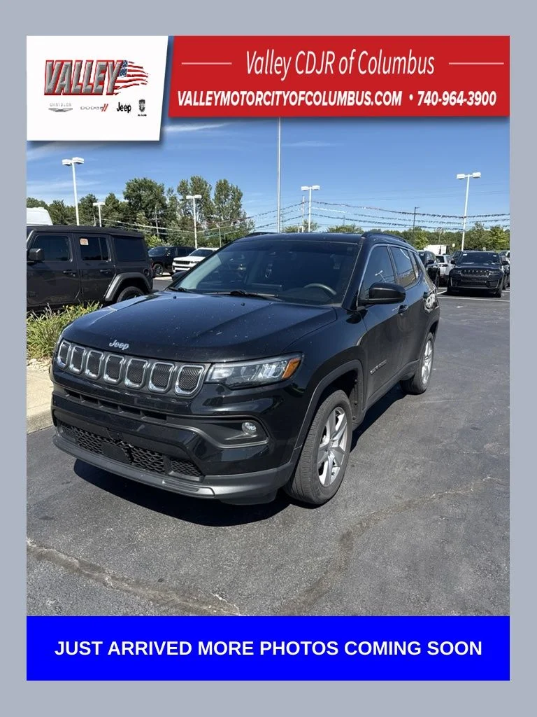 Used 2022 Black Jeep Latitude image 1