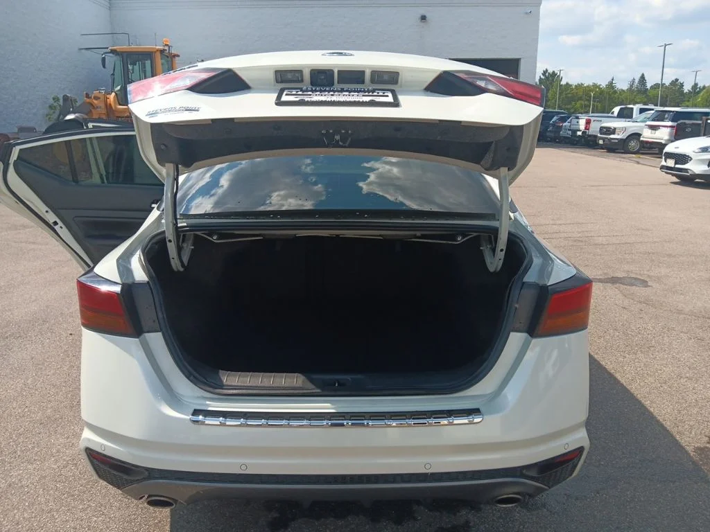 Used 2022 Pearl White Tricoat Nissan 2.5 SR image 25
