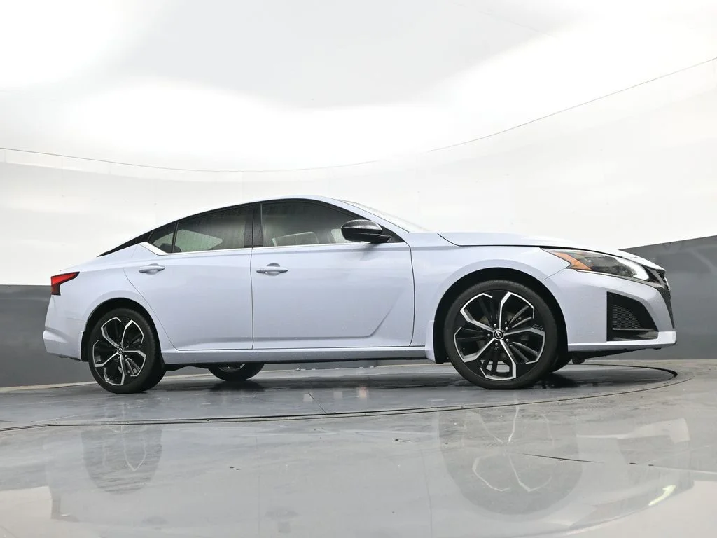 Used 2023 Gray Nissan 2.5 SR image 43