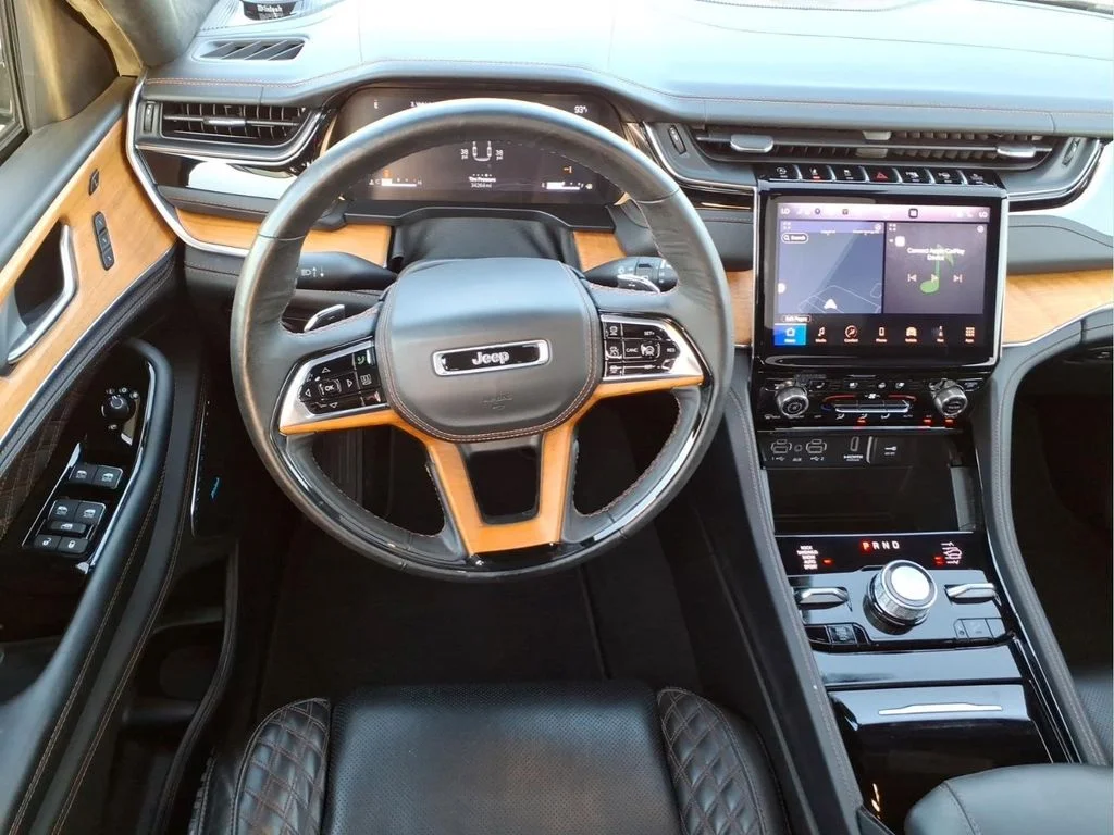 Used 2024 Gray Jeep Summit image 19