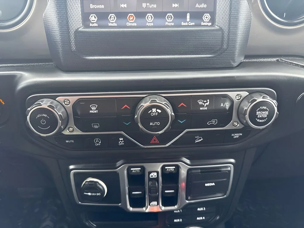 Used 2018 Orange Jeep Unlimited Sport S image 9