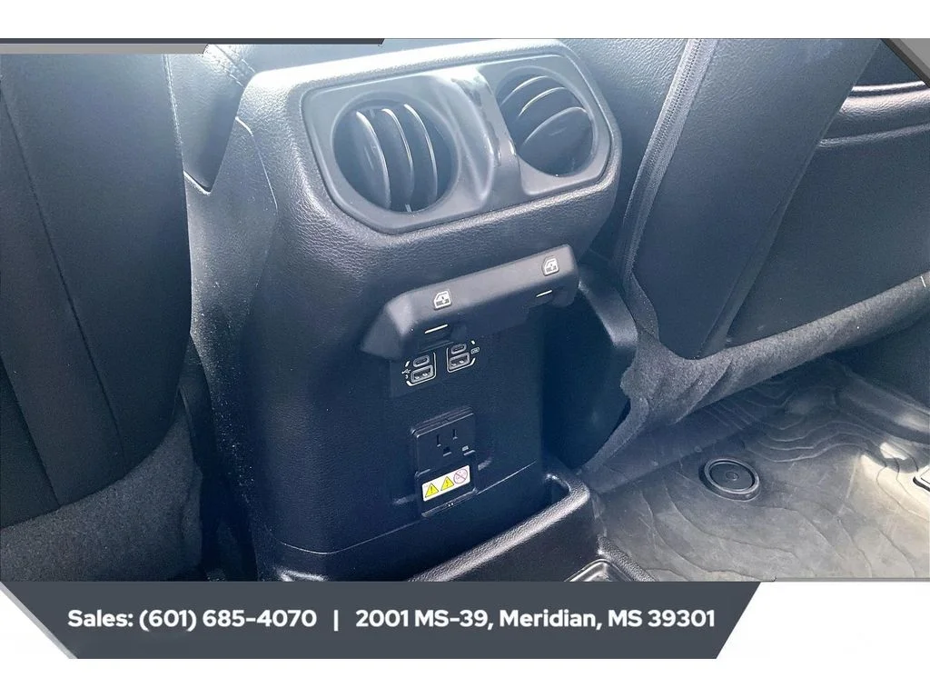 Used 2018 Bright White Clearcoat Jeep Unlimited Sahara image 24