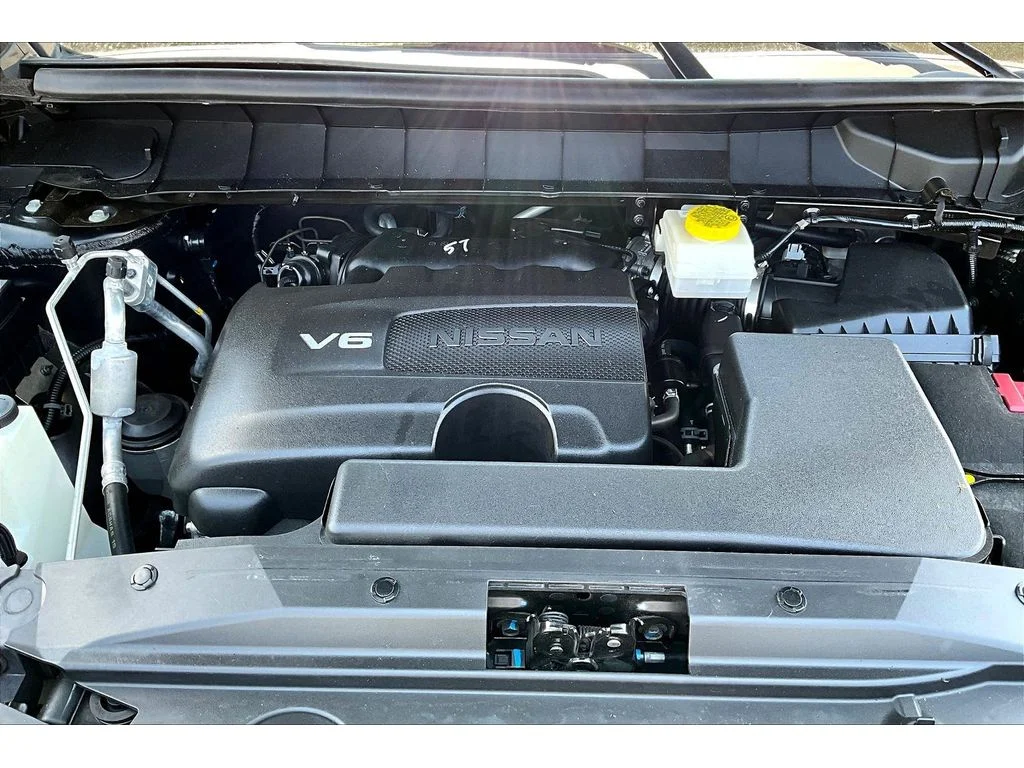 Used 2023  Nissan Platinum image 8