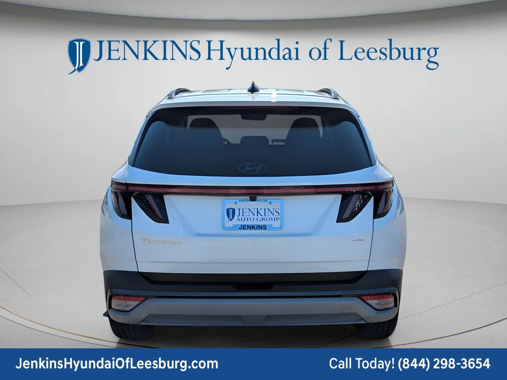 Used 2025 White Hyundai SEL Convenience image 5