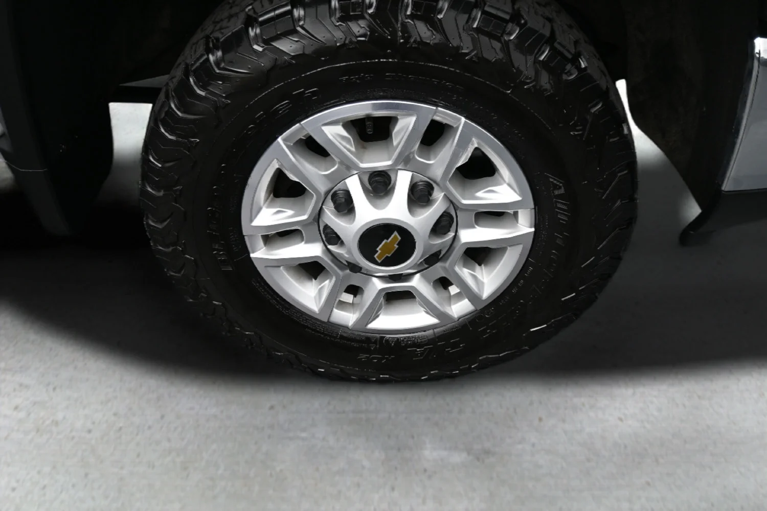 Used 2025 Summit White Chevrolet LT image 23