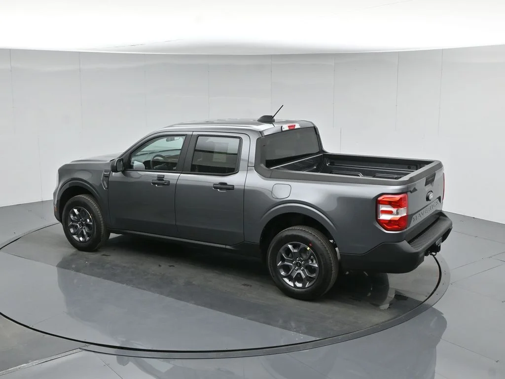 New 2026 Carbonized Gray Metallic Ford XLT image 40