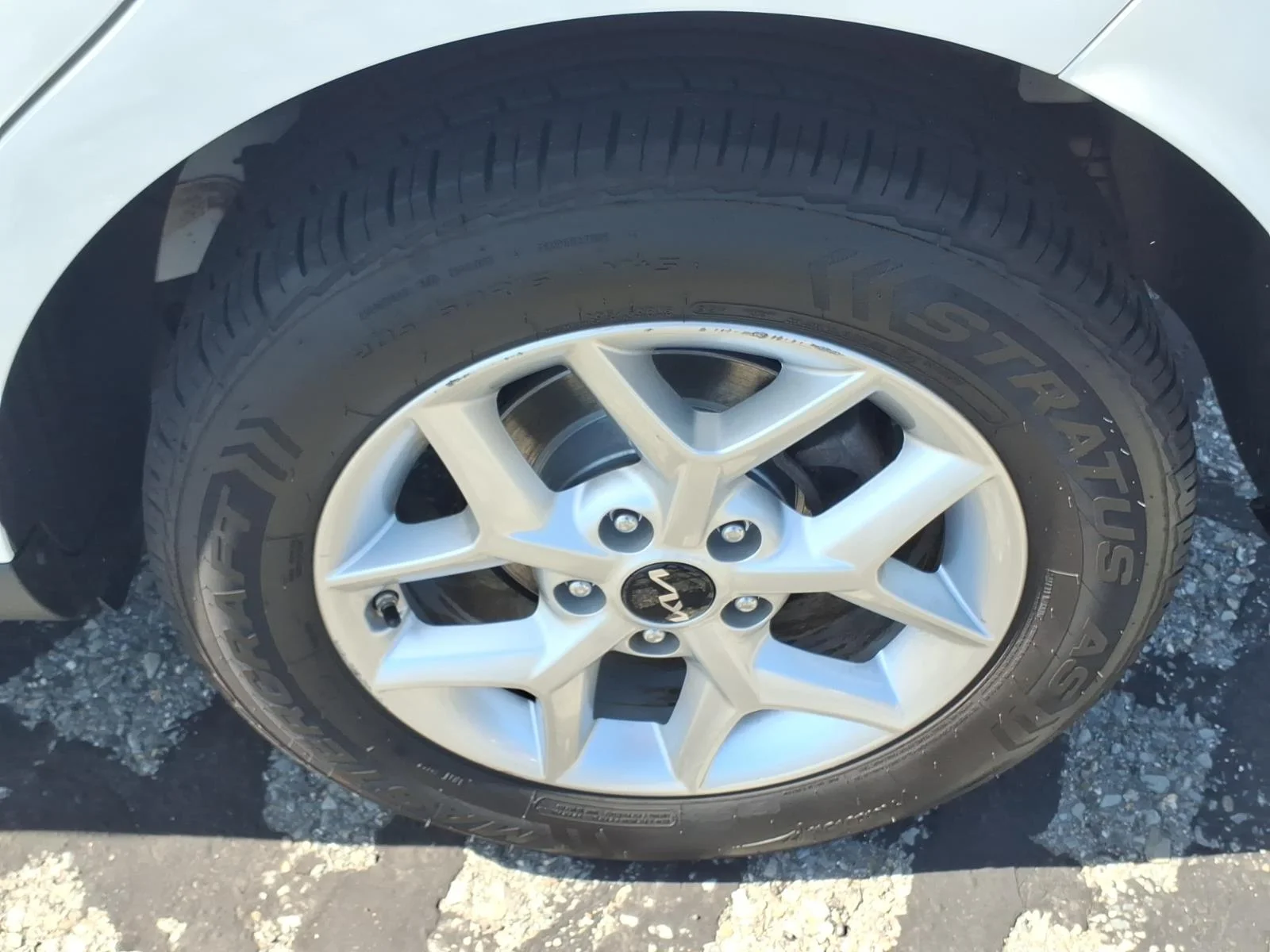 Used 2024 Snow White Pearl Kia LX image 8