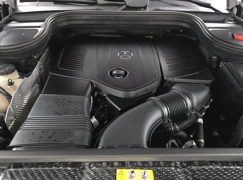 Used 2025 Black Mercedes-Benz GLE 450e image 6