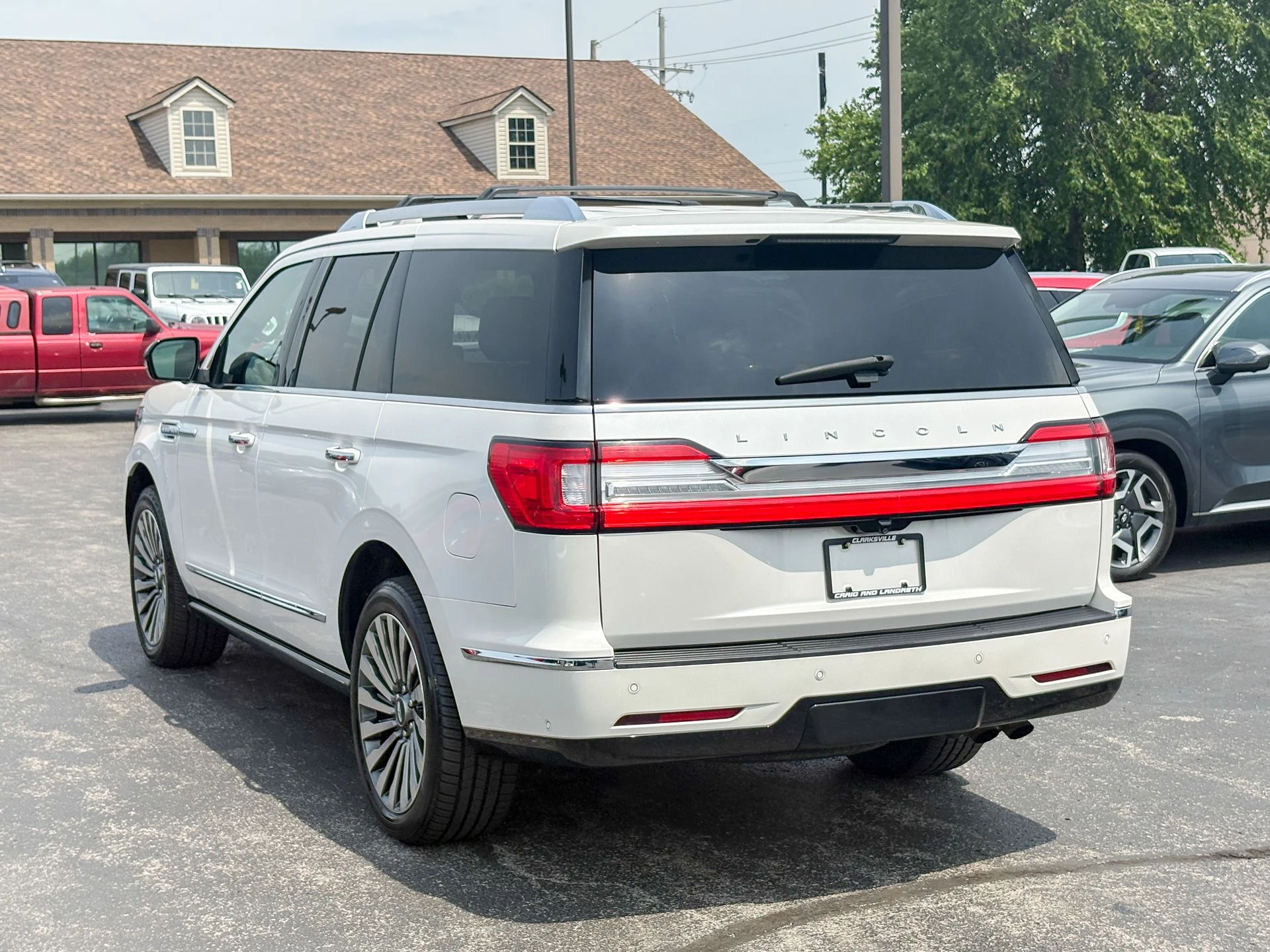 Used 2019 White Lincoln Reserve image 11