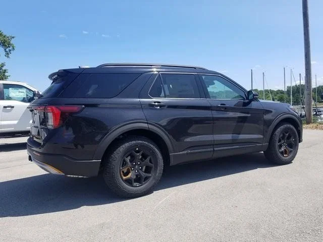 New 2026 Agate Black Metallic Ford Tremor® image 3