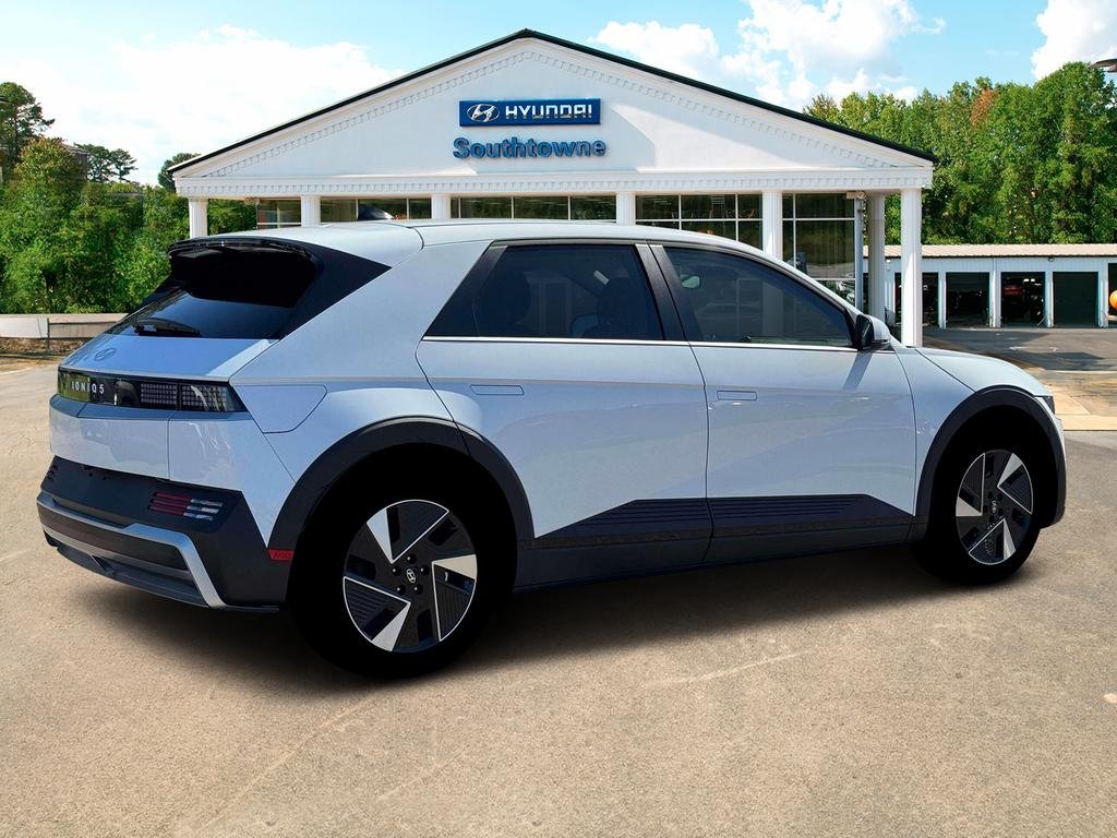 New 2026 White Hyundai SE image 8