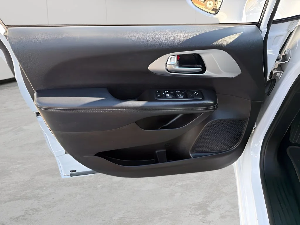 Used 2019 Bright White Clearcoat Chrysler Touring L Plus image 14