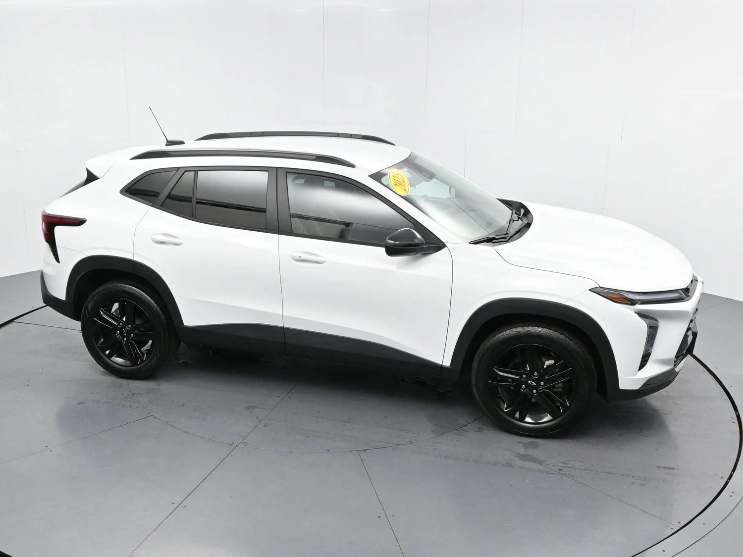 Used 2025 Summit White Chevrolet ACTIV image 36