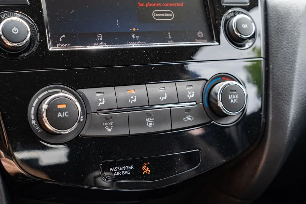 Used 2019 Blue Nissan S image 18