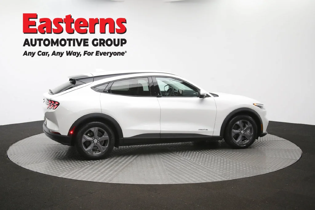 Used 2021 White Ford Select image 44