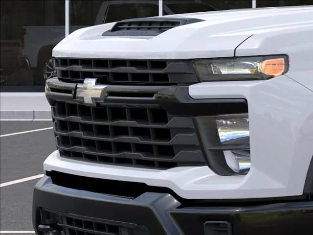 New 2026 Summit White Chevrolet WT image 13