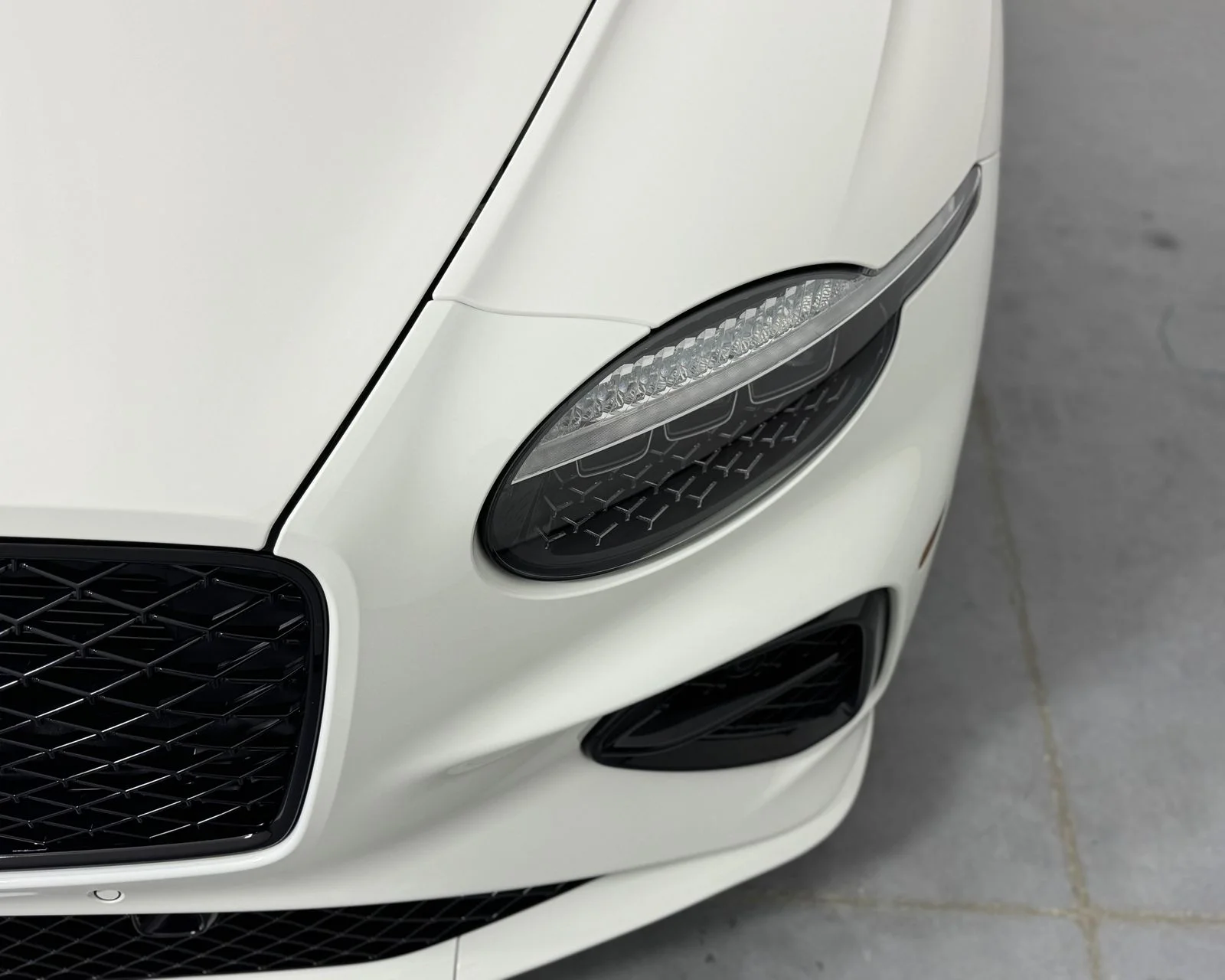 New 2025 Glacier White Bentley Speed image 46