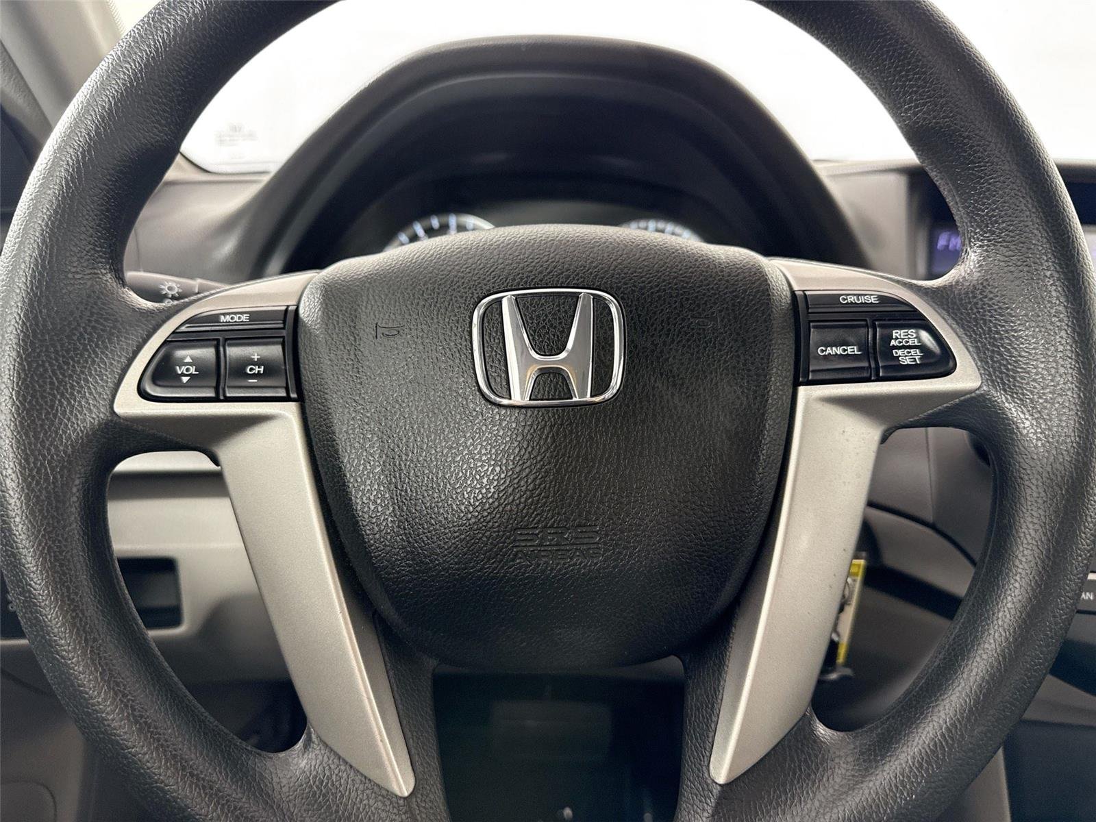 Used 2009 Alabaster Silver Metallic Honda LX image 15