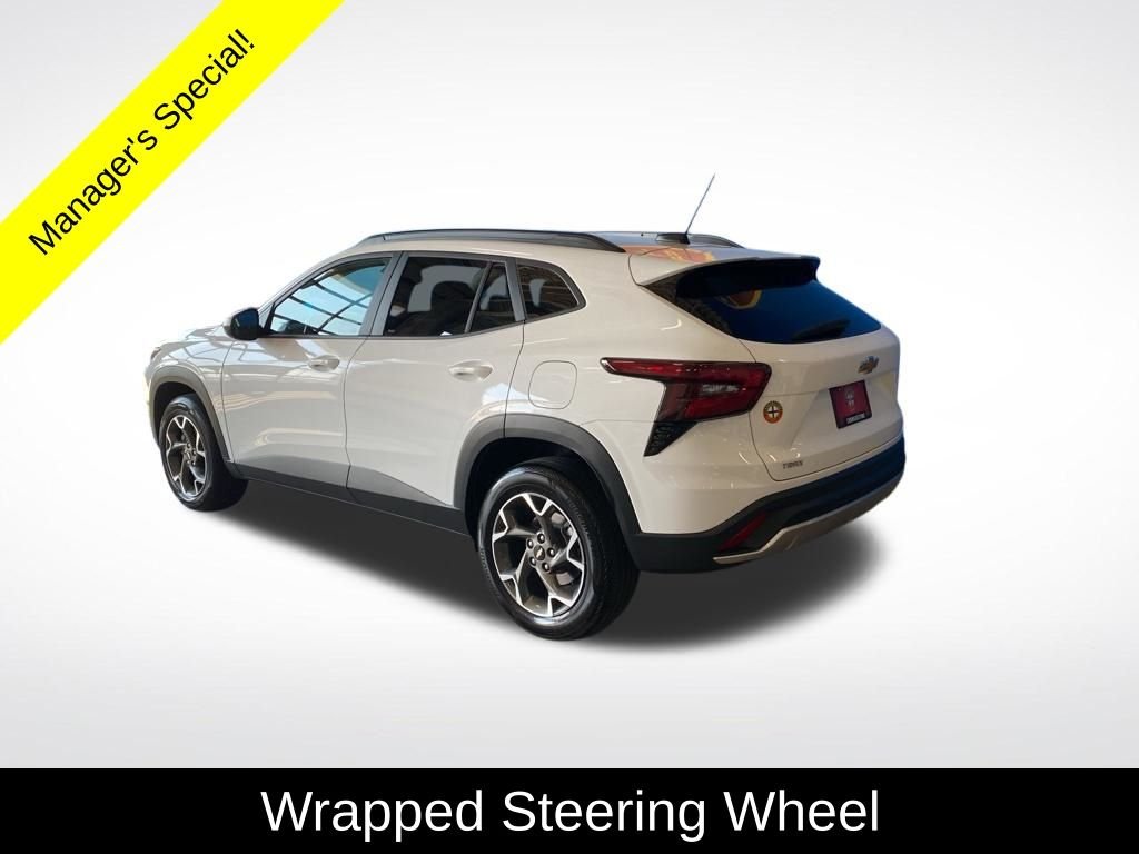 Used 2025 White Chevrolet LT image 19