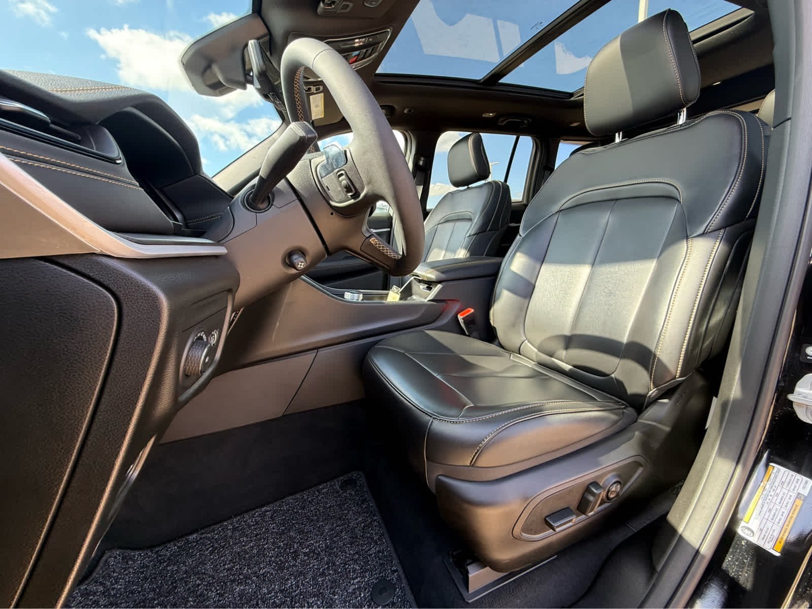 New 2026 Diamond Black Crystal Pearl-Coat Exterior Paint Jeep 85th Anniversary Edition image 21
