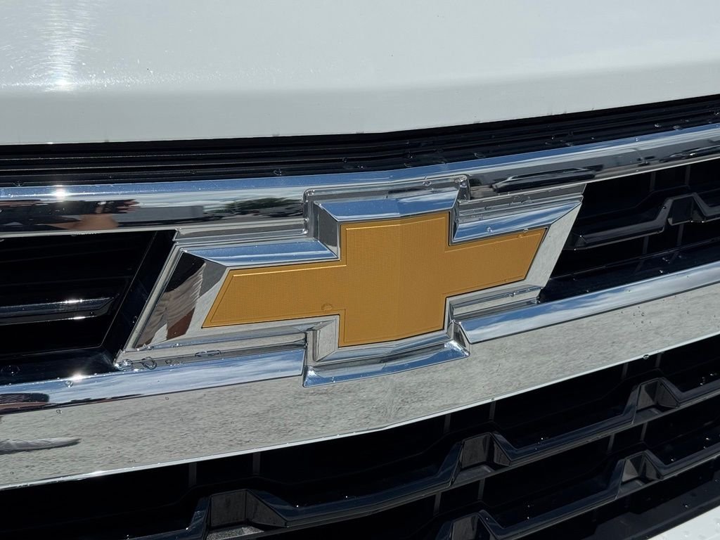 Used 2025 White Chevrolet LT image 9