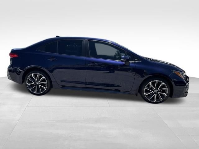 Used 2021  Toyota SE image 3