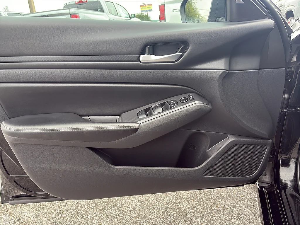 Used 2025 Super Black Nissan  image 29