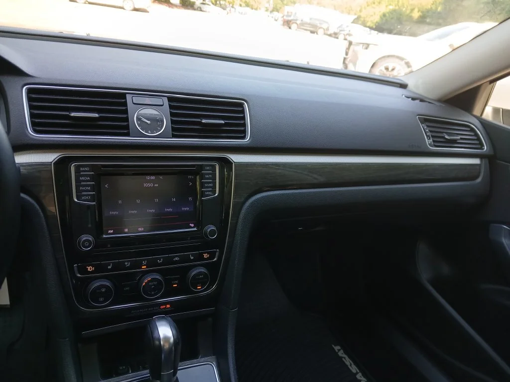 Used 2016 Silver Volkswagen 1.8T SE image 18