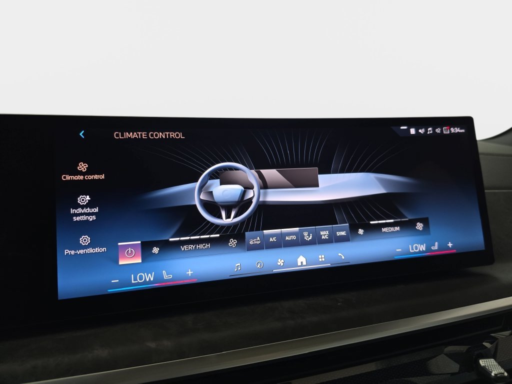 Used 2025 Black Sapphire Metallic BMW xDrive40i image 24