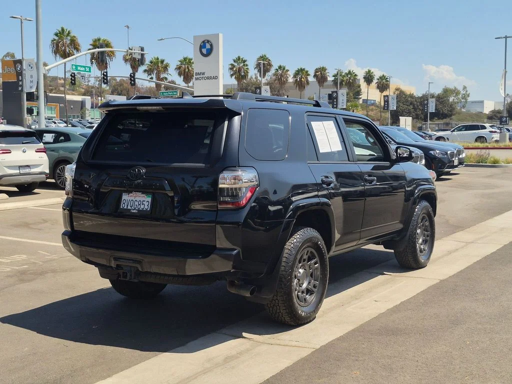 Used 2020 Black Toyota Venture image 6