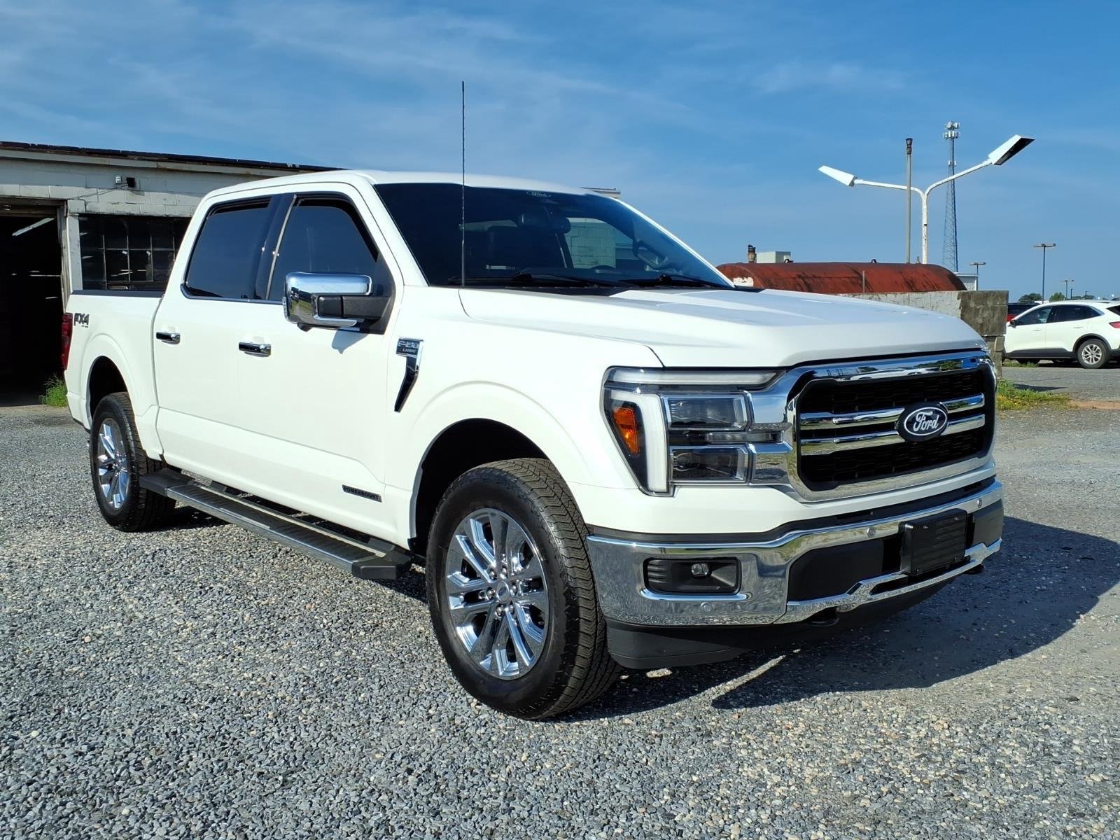 Used 2025 Star White Metallic Tri-Coat Ford LARIAT image 3