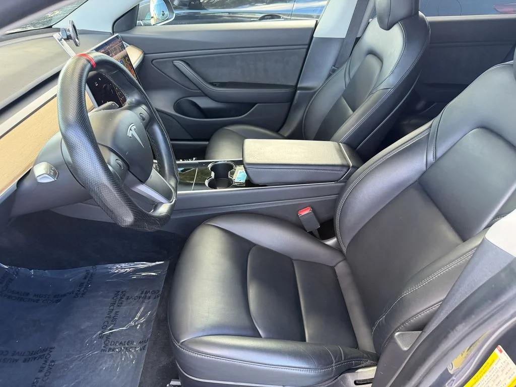 Used 2019  Tesla Long Range image 11