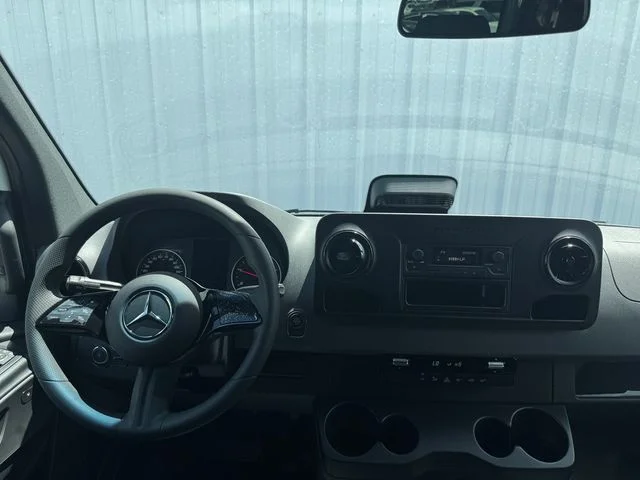 New 2026  Mercedes-Benz Crew 170 WB image 4