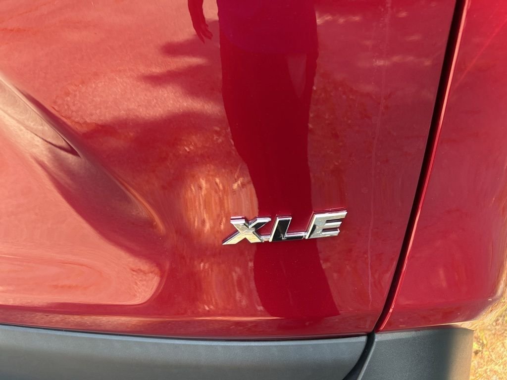 Used 2022 Red Toyota XLE Premium image 10