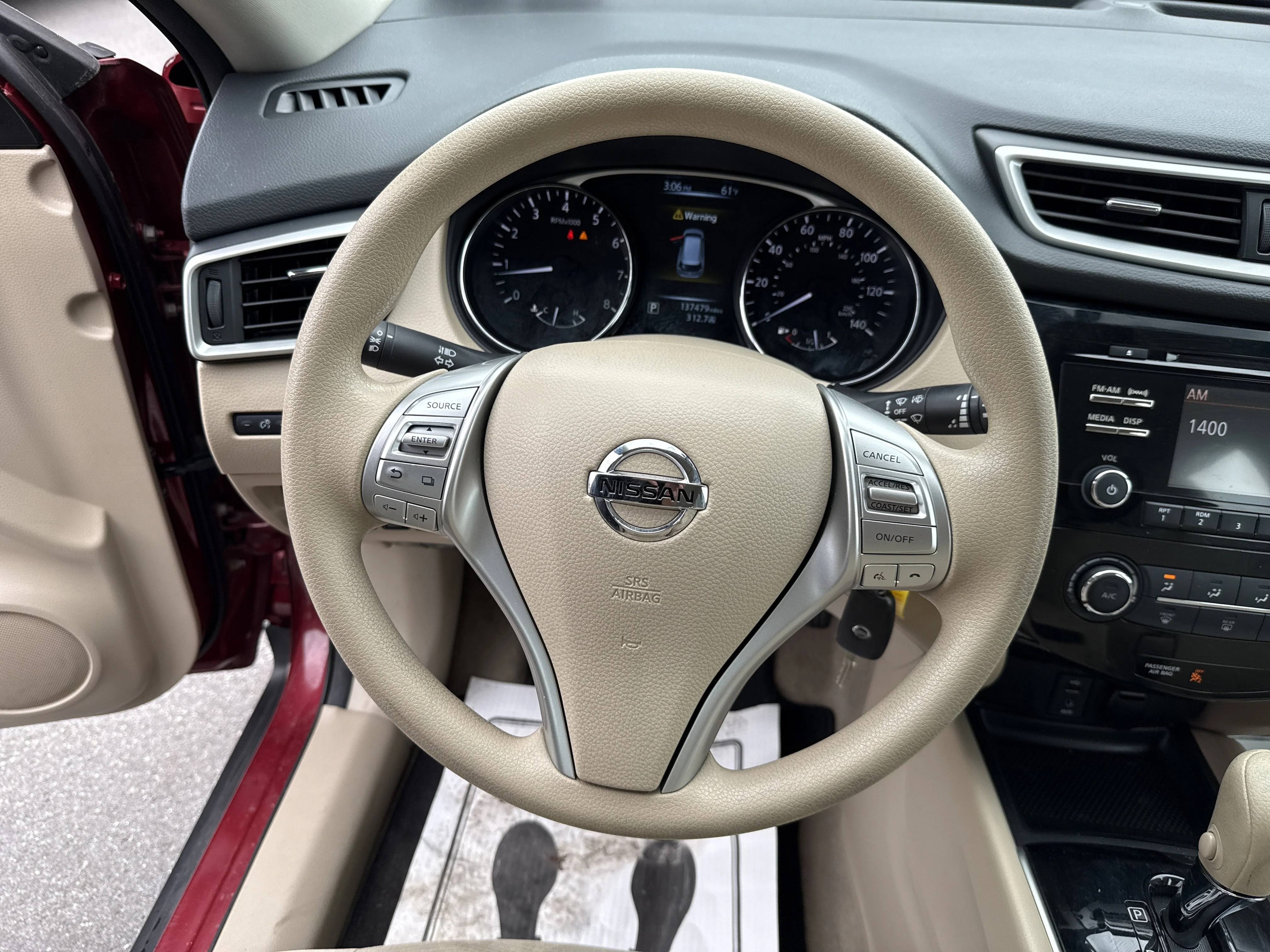Used 2015 Cayenne Red Nissan S image 9