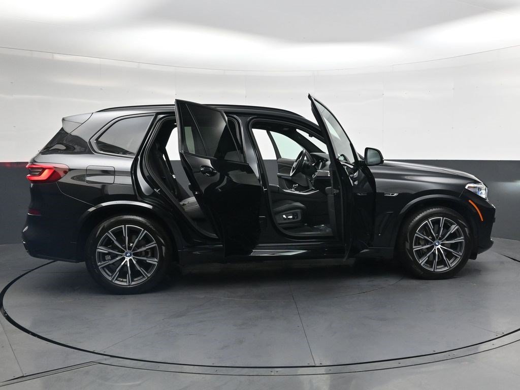 Used 2022 Black Sapphire Metallic BMW xDrive45e image 36